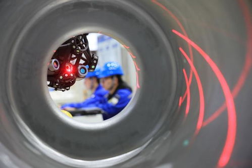 向高、向?qū)崱⑾蛐?挺起湖南制造的硬脊梁